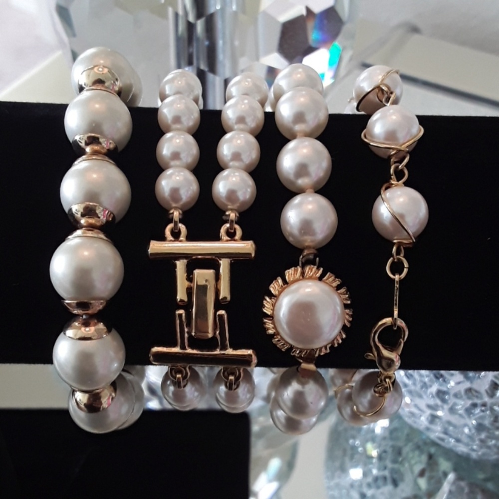 4 GORGEOUS PEARL BRACELETS